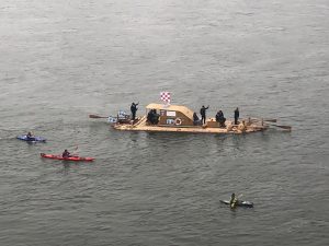 Mehr über den Artikel erfahren Floß-Eskorte