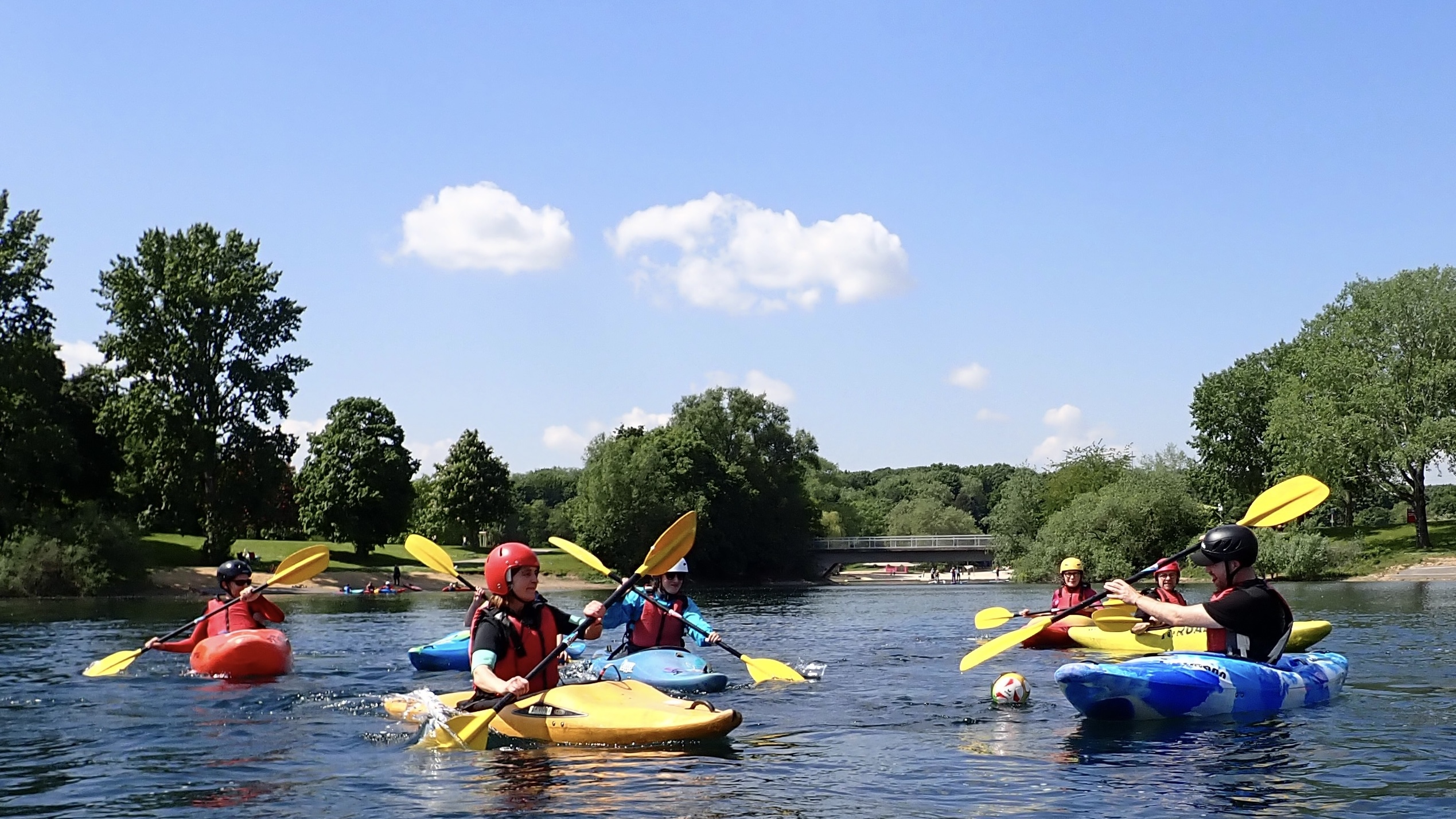 Du betrachtest gerade 🛶 💦 😎 Von Einsteigerinnen, RheinRookies und Neptunern